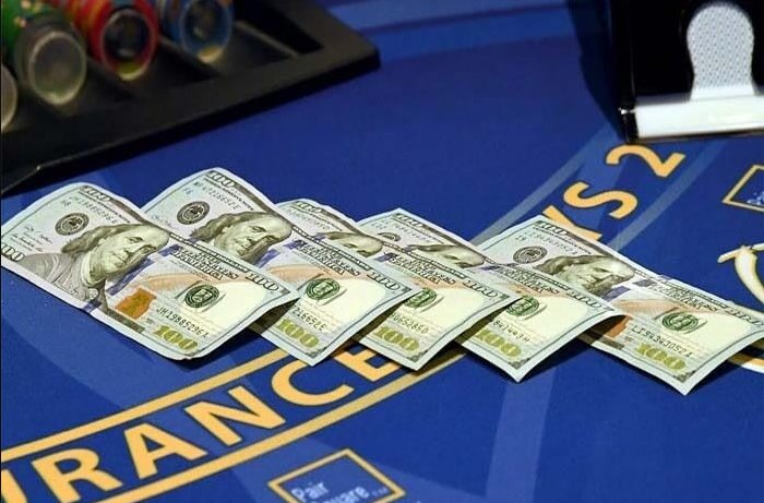 Tiền ở sòng bạc được gọi là gì? Các loại tiền tệ sử dụng trong casino - DA88