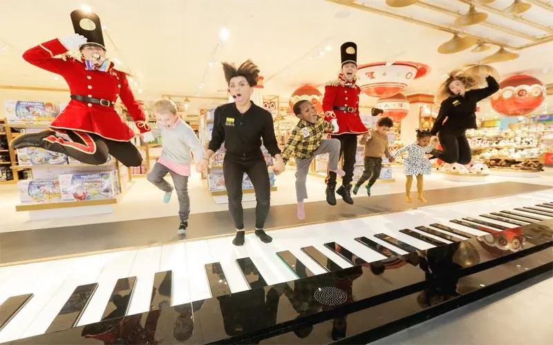 Nên mua đàn piano nào cho trẻ 4 tuổi - Cách chọn đàn piano điện cho trẻ 17 tuổi VP Art House chuyên cung cấp và bán các loại đàn piano chất lượng cao và giá tốt dành cho bé