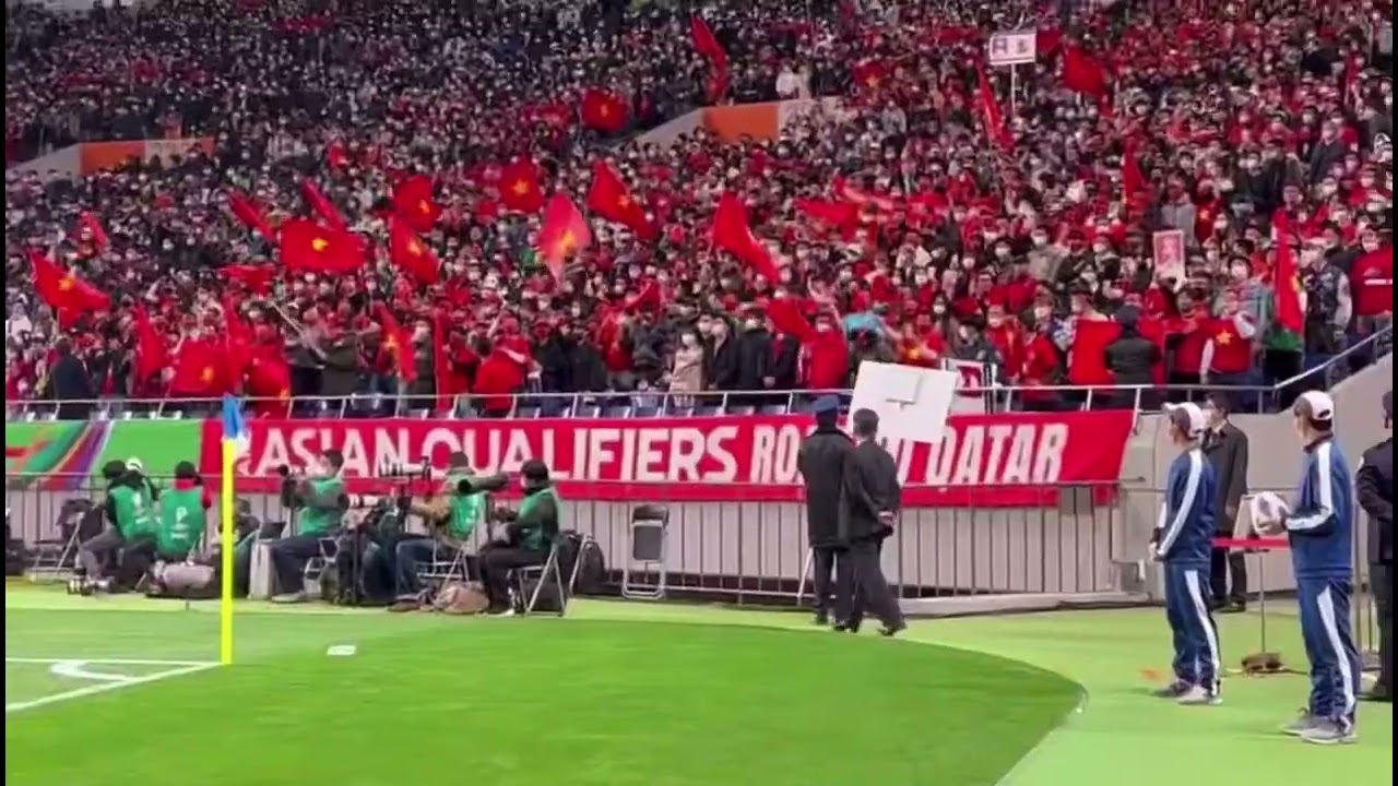 Khi quốc ca Việt Nam vang lên trên SVĐ Saitama - Nhật Bản