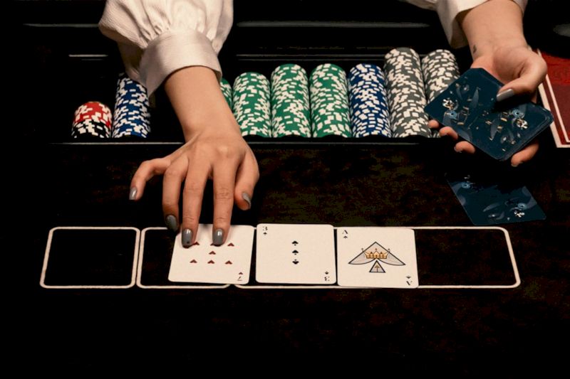 Poker là gì? Tìm hiểu luật chơi bài tại Kubet chuẩn chi