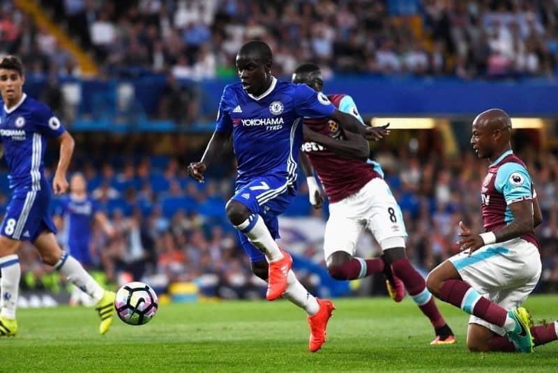 Tiền vệ là gì: Vai trò, nhiệm vụ và kỹ năng cần thiết