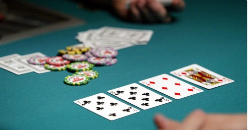 Hướng dẫn cách chơi Poker cho người mới bắt đầu cơ bản