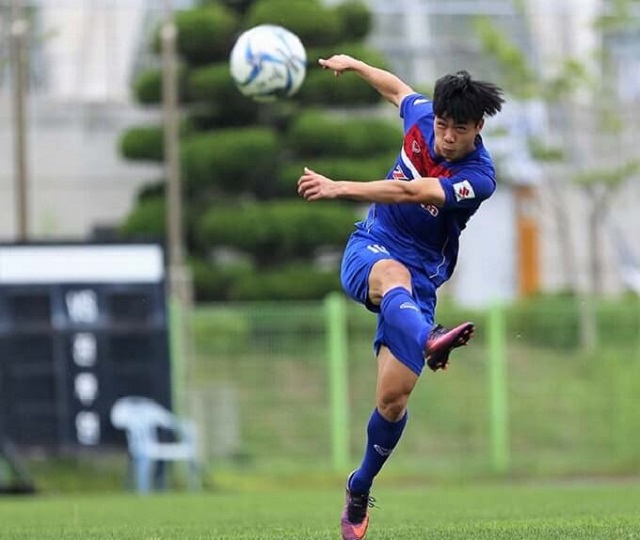 Làm chủ kỹ thuật đá bóng bằng giữa bàn chân - Thể thao & Du lịch