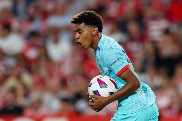 10 ngôi sao chạy cánh phải hay nhất hiện tại: Saka đứng sau 1 người