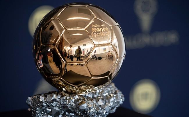 Quả bóng vàng là gì? Cầu thủ nào giành được nhiều giải thưởng Quả bóng vàng nhất?