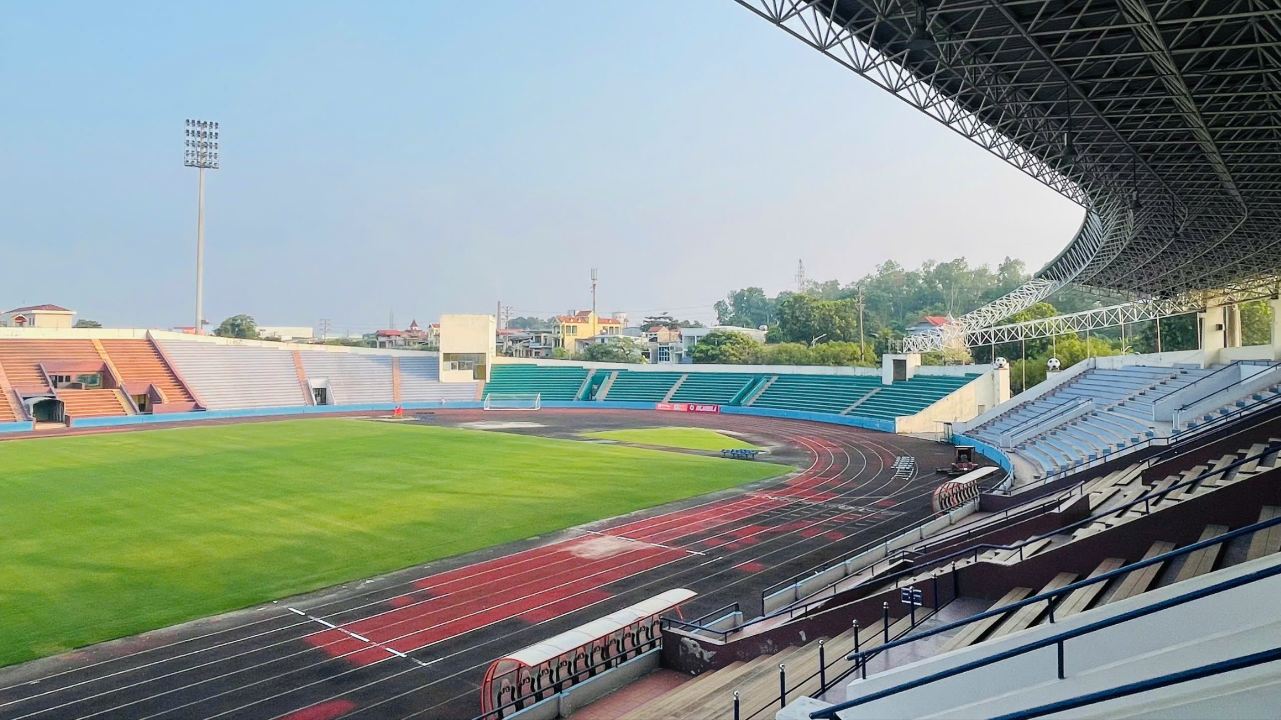 Cận cảnh sân Việt Trì, sẵn sàng làm sân nhà ĐT Việt Nam tại AFF Cup 2024 | Báo Pháp Luật TP. Hồ Chí Minh