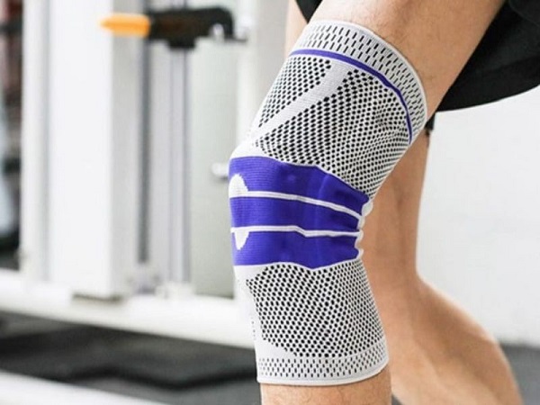 Cách băng bó đầu gối khi chơi bóng đá để giảm chấn thương hiệu quả