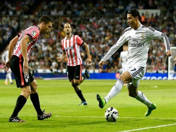 Cách rê bóng qua người của Ronaldo Bật mí cách lừa bóng qua người của Ronaldo chi tiết nhất