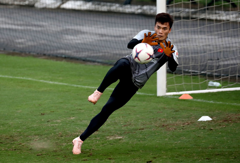 Luật thủ môn bóng đá 11 người: Trang phục, quyền lợi, quy định