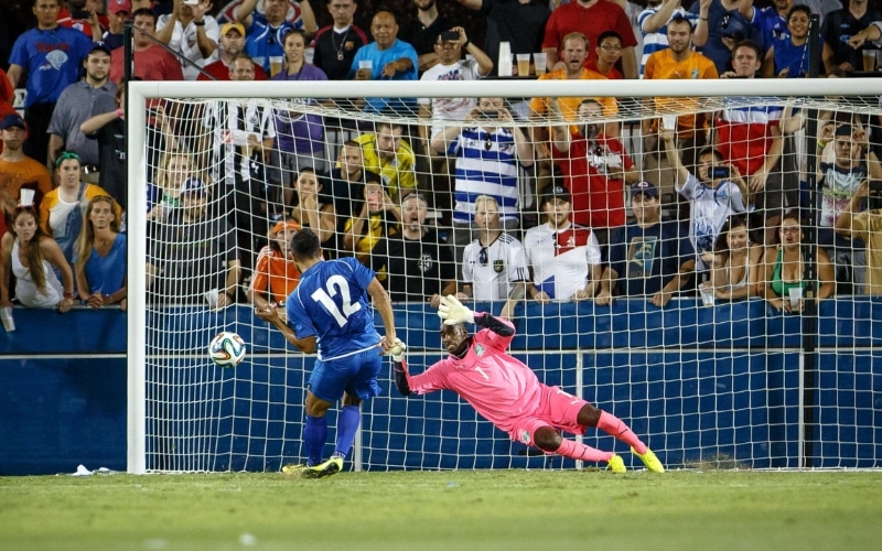 Trả lời: Một trận bóng đá kéo dài bao nhiêu phút? Có bao nhiêu hiệp?