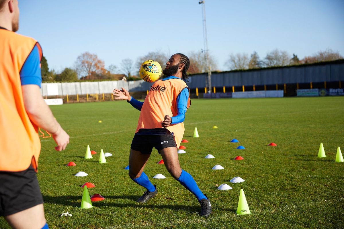 Kỹ thuật kiểm soát bóng | Cách kiểm soát bóng trong bóng đá