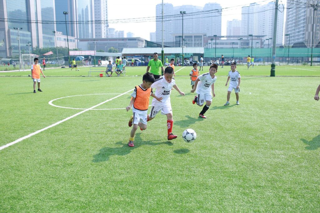 Kỹ thuật di chuyển trong bóng đá - Trung tâm thể thao Tuổi Trẻ