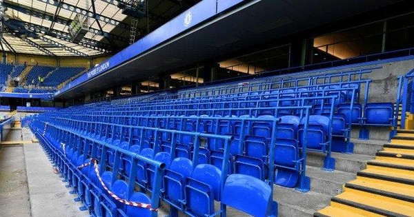 Bóng đá Anh: Khán đài trở lại sân vận động sau gần 30 năm