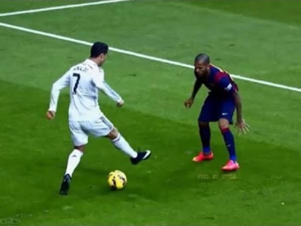 Feint là gì? Những động tác feint phổ biến nhất trong bóng đá