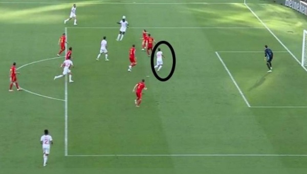 Việt vị là gì? Phân biệt các tình huống việt vị trong bóng đá