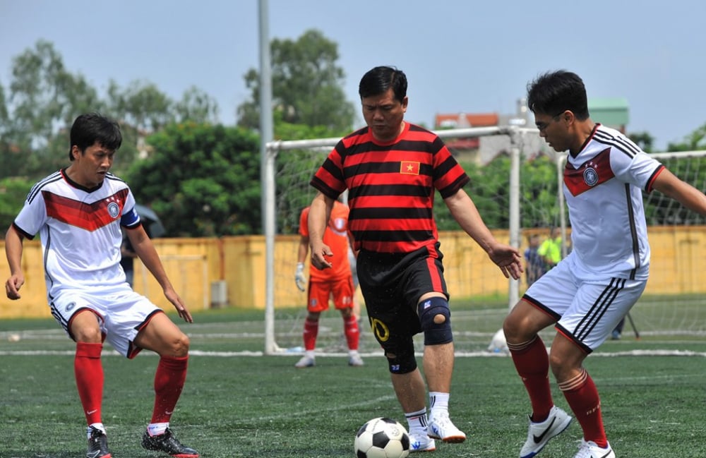 [CAFE Weekend]: Những trận đấu bóng đá mãn nhãn cùng ông Đinh La Thăng