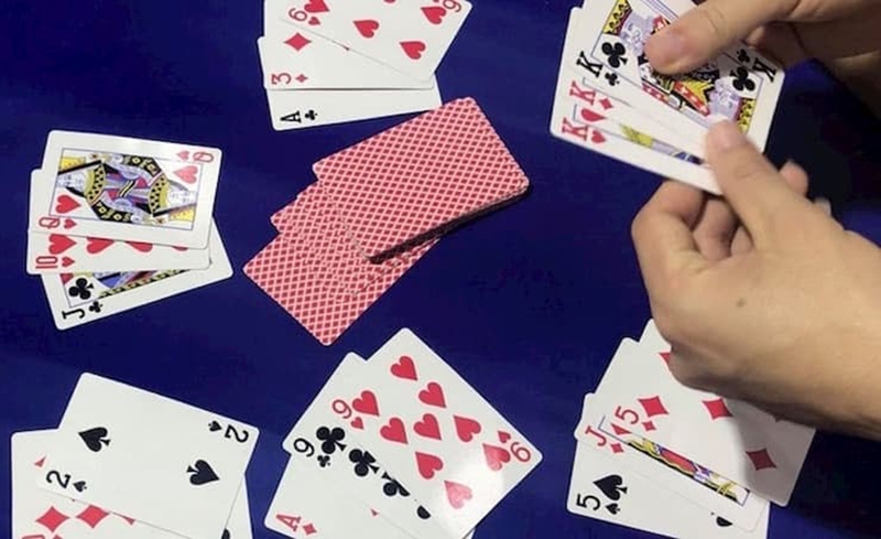 Liêng là gì? Chi tiết về luật chơi, cách tính điểm và chiến thuật chơi