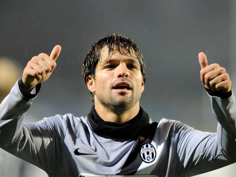 Diego Ribas là ai? Anh ấy là một tiền vệ xuất sắc của đội tuyển quốc gia Brazil. Diego Ribas Là Ai? Tiền Vệ Xuất Sắc Của Đội Tuyển Brazil