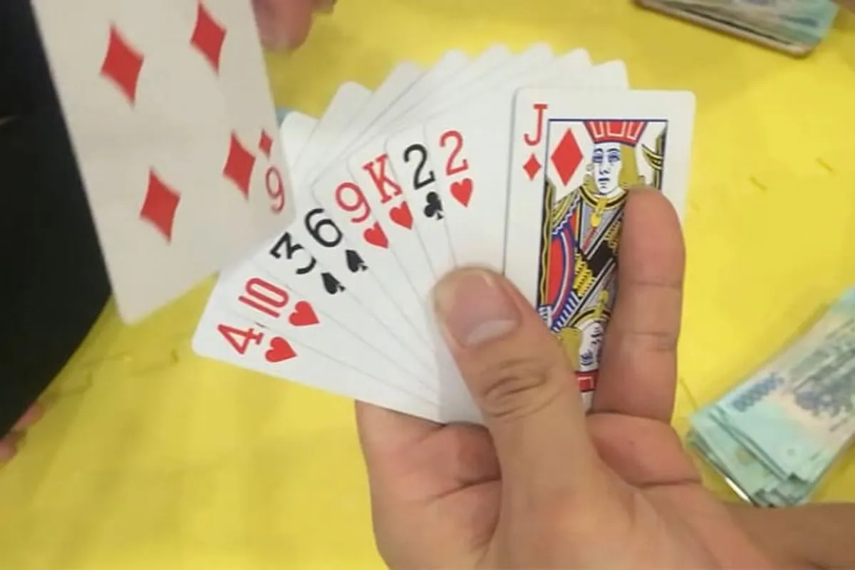 Sự khác biệt giữa chơi Lộc và chơi Tiến Lên là gì? - Thưởng thức XO88