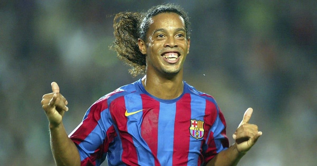 Khám phá những kỹ thuật bóng đá độc đáo của huyền thoại Ronaldinho - Monaco Việt Nam