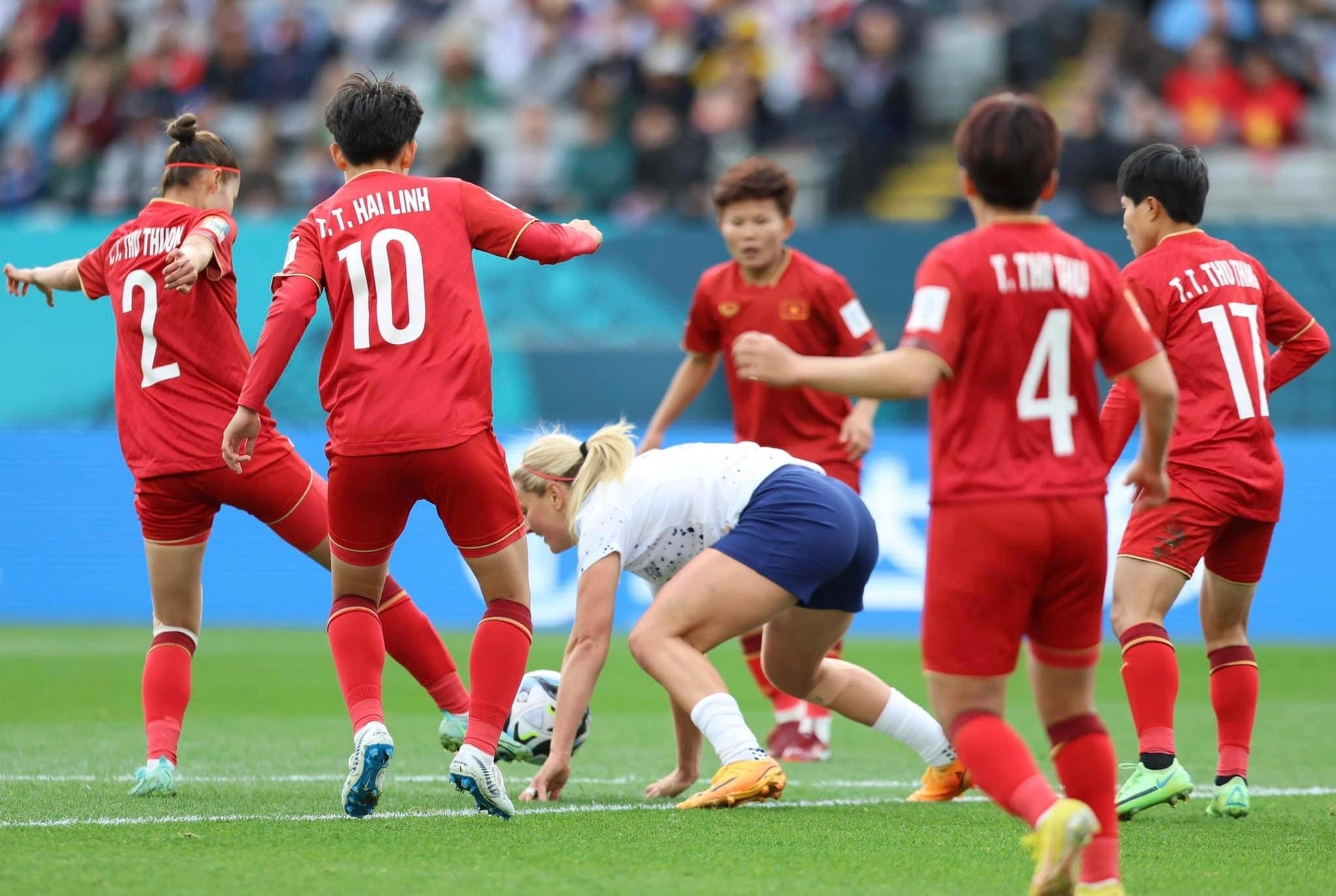 Bao phủ đằng sau áp lực là gì? Một nguyên tắc quan trọng trong phòng ngự bóng đá