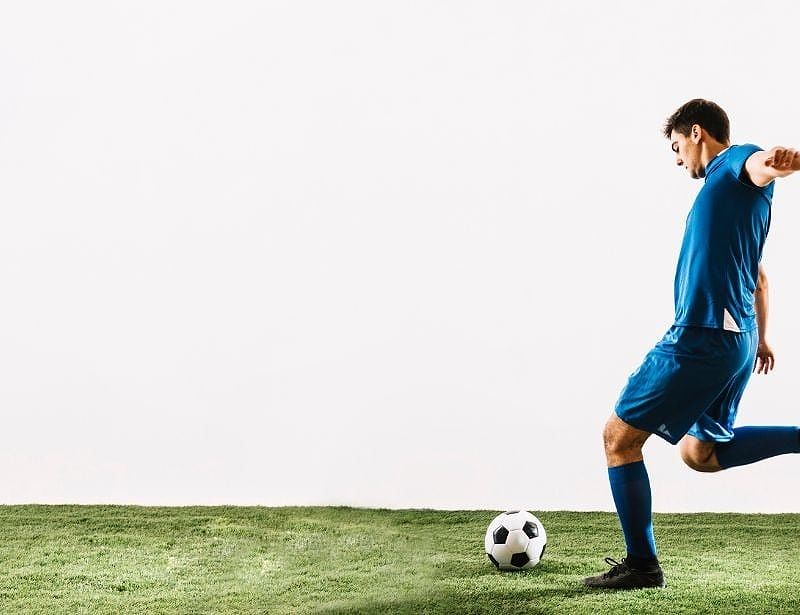 Cách sút bóng cao bằng má trong bàn chân: Mẹo để trở thành cầu thủ bóng đá hàng đầu - Espanyol Việt Nam