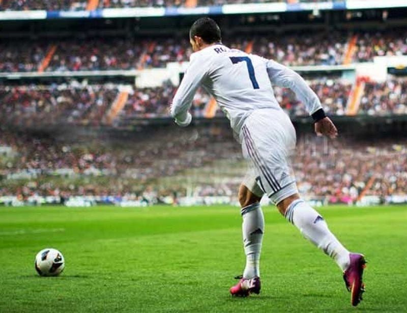 Cách sút bóng cao bằng má trong bàn chân: Mẹo để trở thành cầu thủ bóng đá hàng đầu - Espanyol Việt Nam