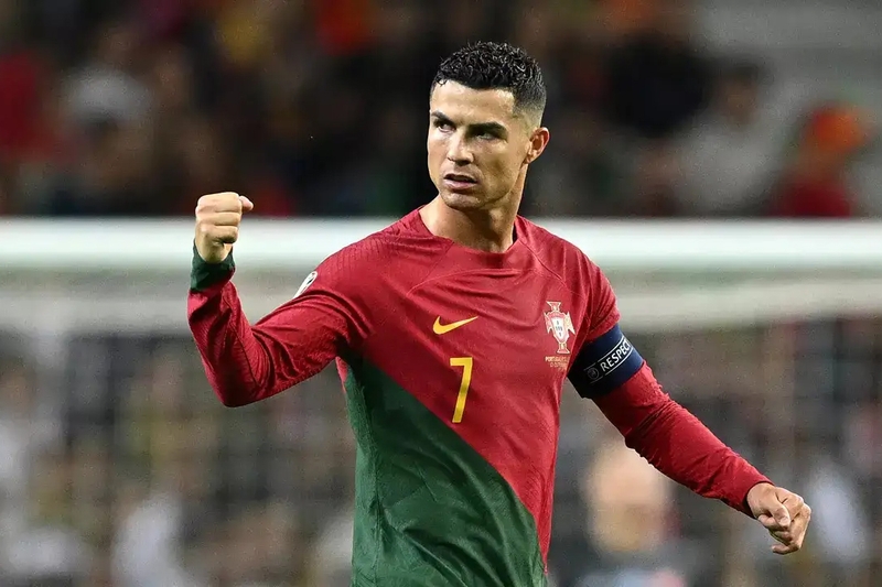 Ai là cầu thủ vĩ đại nhất thế giới? Khám phá Top 10 huyền thoại bóng đá sở hữu thành tích kinh điển