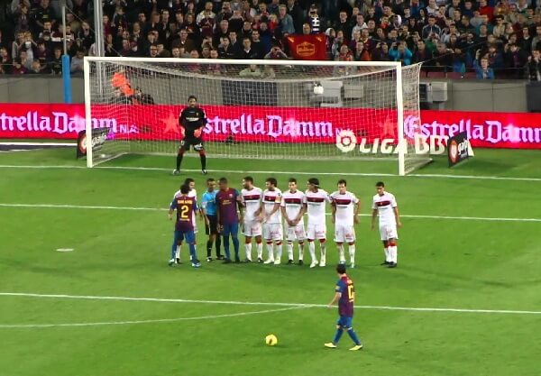 Sút phạt nhanh là gì? Tìm hiểu về luật sút phạt nhanh.