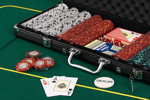 Chip Poker Là Gì? Tại Sao Lại Dùng Chip Để Chơi Poker? - Choibaionline