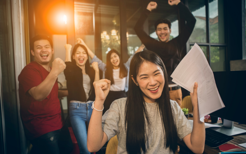 Nên nghỉ việc trước Tết hay sau Tết? Có nên chờ thưởng Tết rồi nghỉ việc?