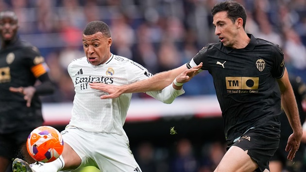 Real 1-2 Valencia: Bernabeu sụp đổ; Siêu thủ môn khiến Liverpool mừng thầm