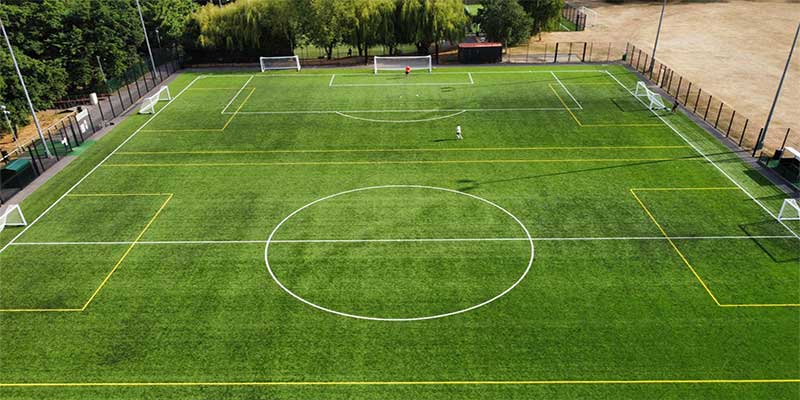 Football Pitch Là Gì? Tầm Quan Trọng Và Các Yếu Tố Cần Biết