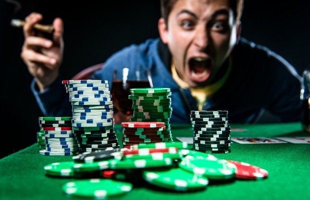Poker Face Là Gì? Bí Quyết Giữ Gương Mặt Lạnh Trong Mọi Tình Huống
