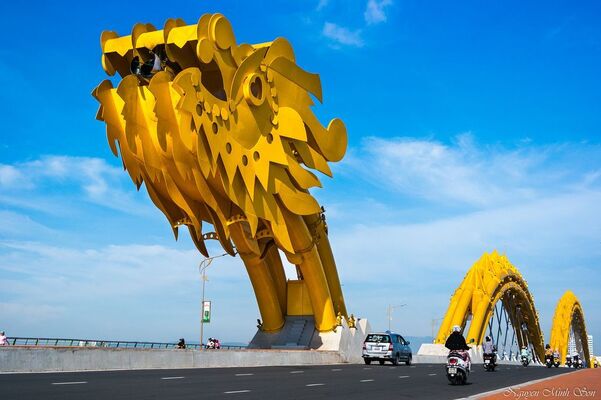 Cầu Rồng Đà Nẵng phun lửa